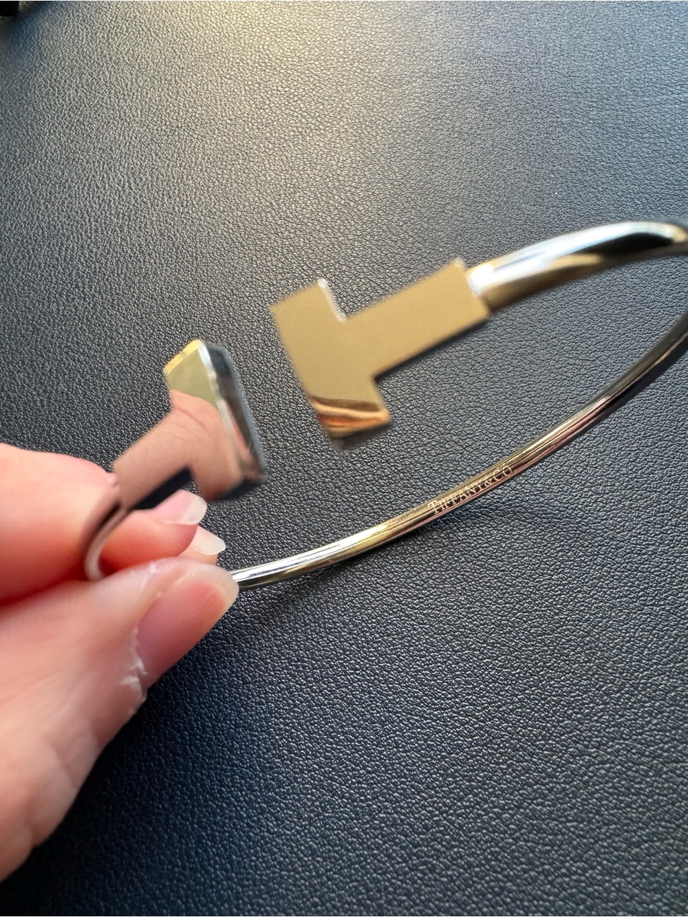 T narrow wire bangle - Picture 5 of 5